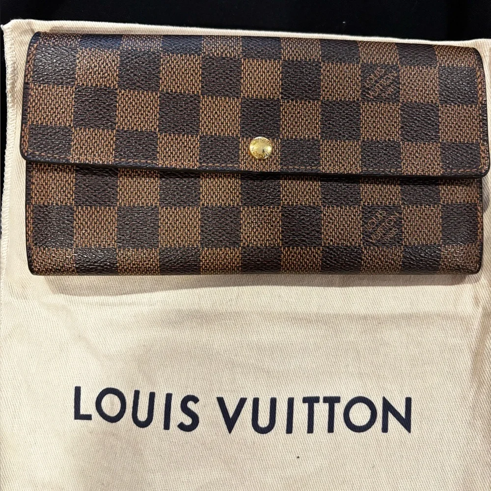 Louis Vuitton Sarah Wallet in the Damier Ebene - Picture 3 of 12